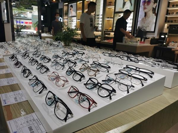 眼镜市场发作式增加 专业化、数字化成新趋向